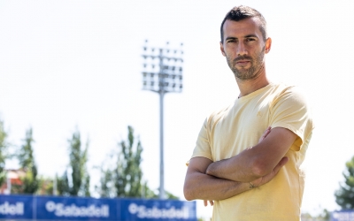 Manu Lanza a la gespa de la Nova Creu Alta, de nou, casa seva | Roger Benet